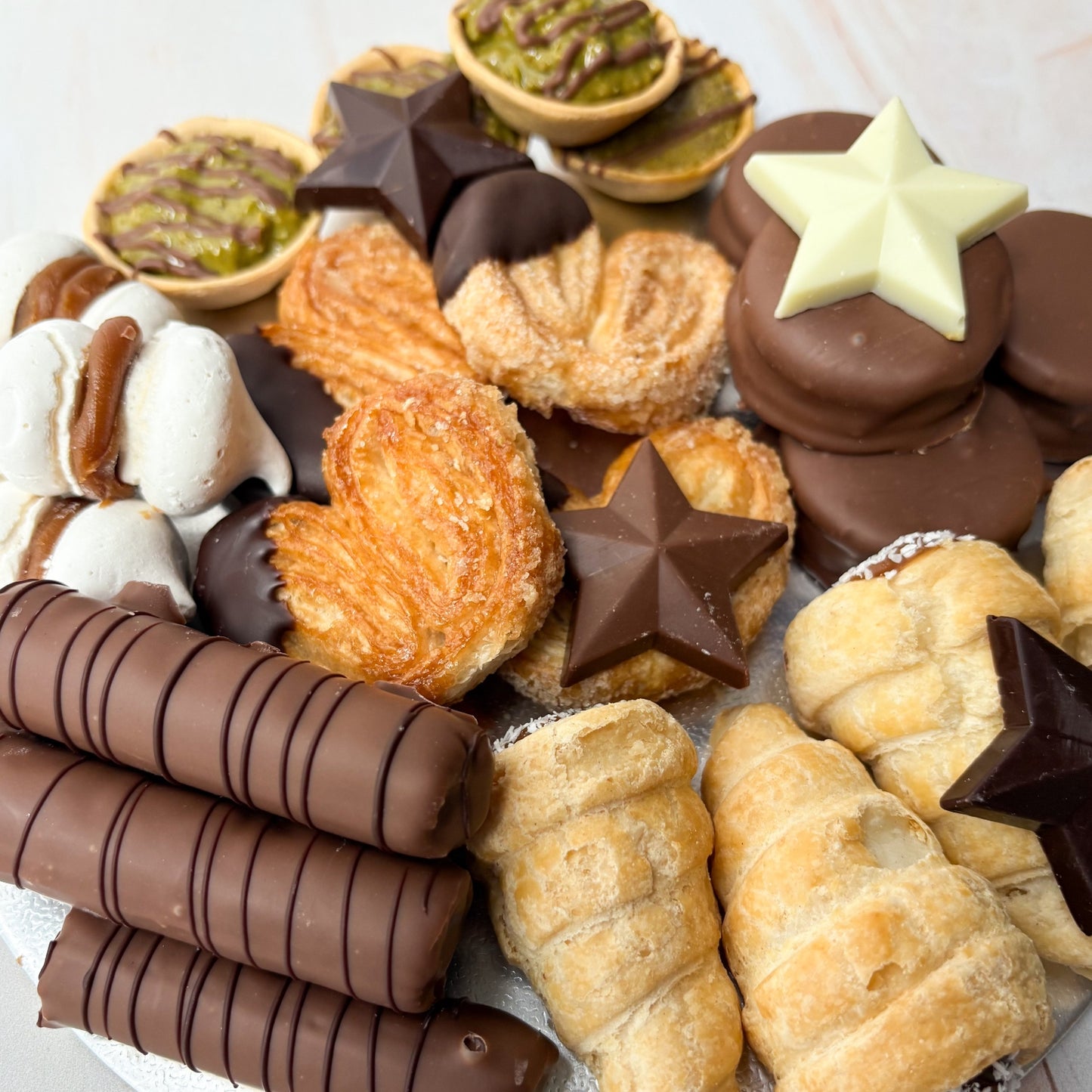 Bandeja Dieciochera de Mini Dulces Chilenos y Chocolates