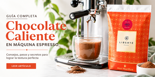 Preparación de chocolate caliente Hot Marilyn en máquina espresso