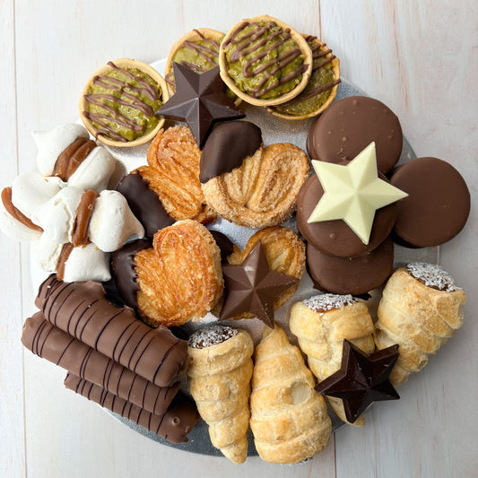 Bandeja Dieciochera de Mini Dulces Chilenos y Chocolates