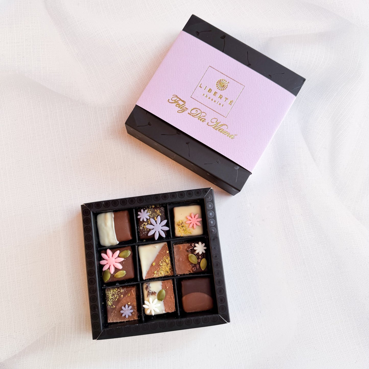 Amor que Florece – Caja de Bombones Premium