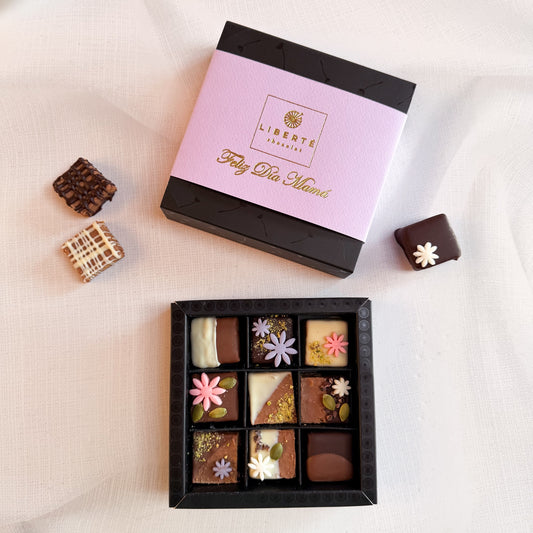 Amor que Florece – Caja de Bombones Premium