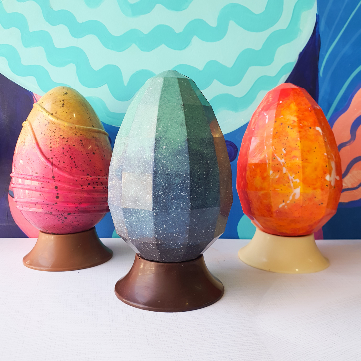 Huevo de Pascua Gigante Pintado a Mano | Chocolate Belga Blanco