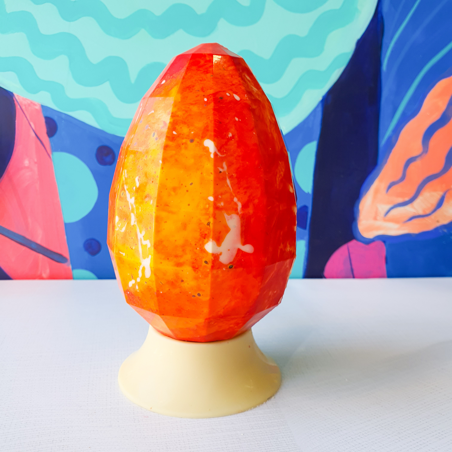 Huevo de Pascua Gigante Pintado a Mano | Chocolate Belga Blanco